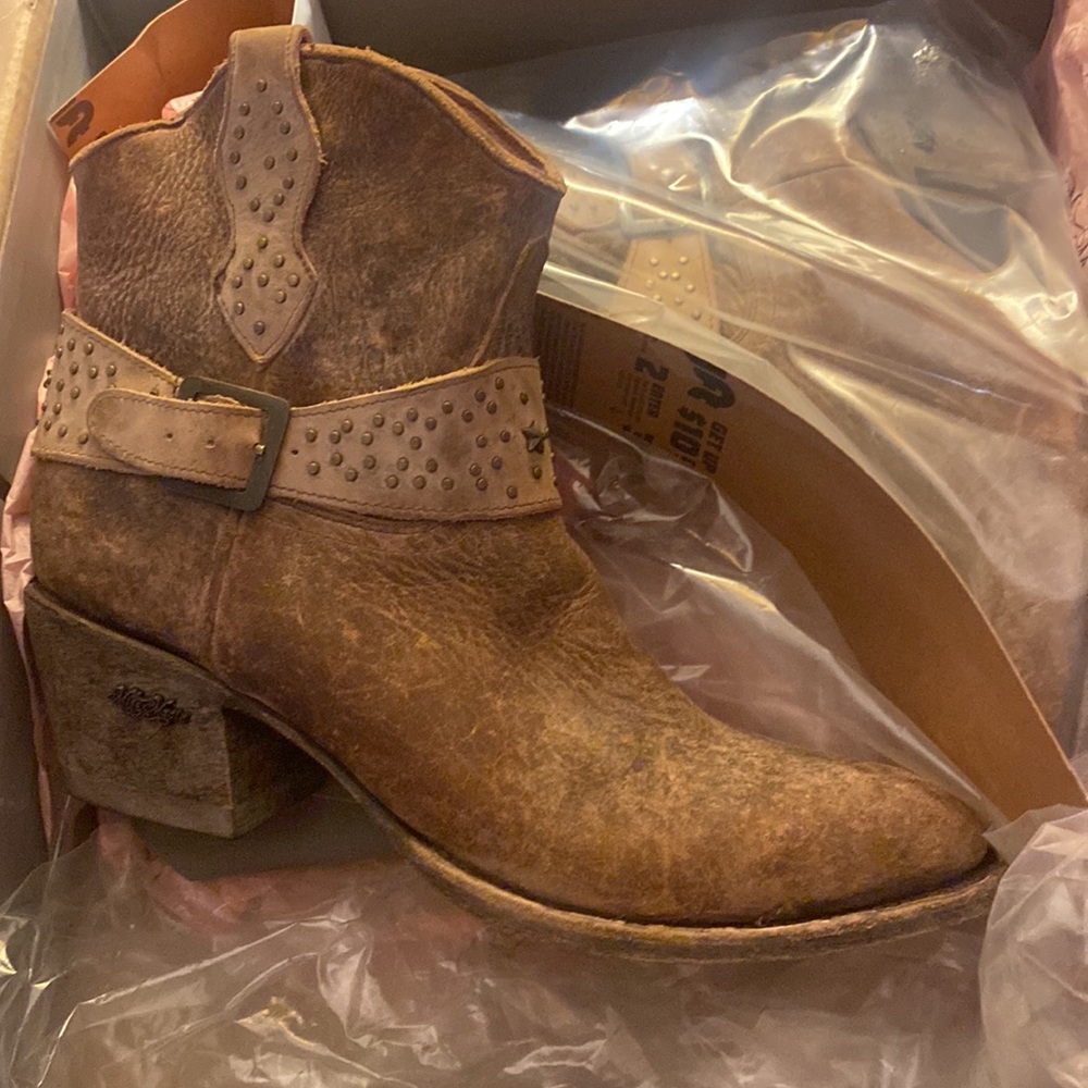 Miss Macie boots 9
